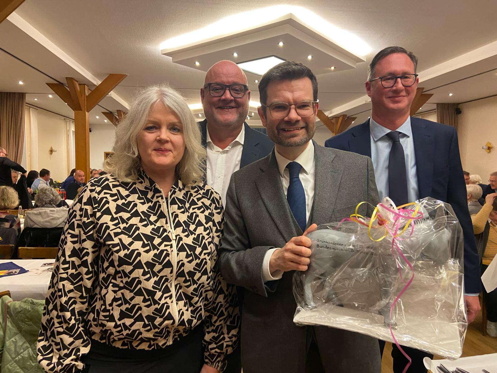 V.l.n.r. Miriam Kownatzki, Dirk Giesen, Dr. Marco Buschmann, Bernd Reuther MdB